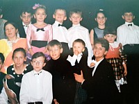 Lidia Kulewicz i młodzi tancerze Małego Aktanu