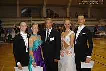 Pan Andrzej i, od lewej: Norbert Sikora, Dominika Wójcik oraz Kamila Wierzyńska, Artur Kozuń 